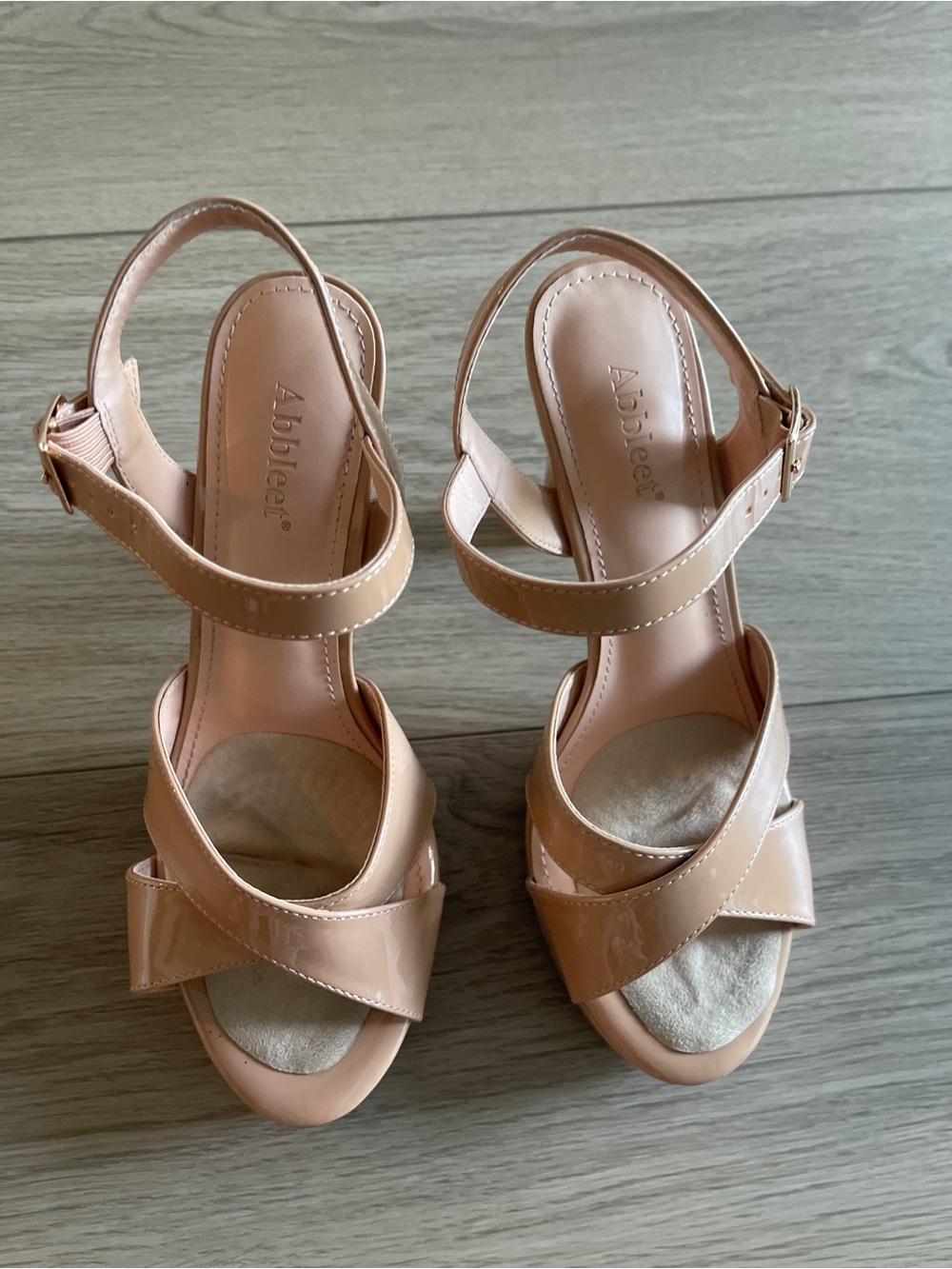 Patent-Strap Women’s Sandals in Nude
